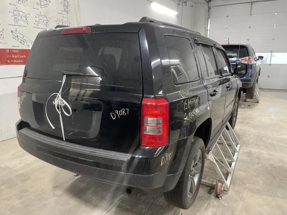 Used Washer Fluid Reservoir fits: 2015 Jeep Patriot  Grade A Foto 3 de 4