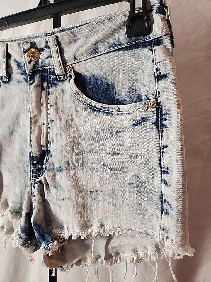 Pantalones cortos de mezclilla blancos de tiro alto Nicki Minaj deshilachados talla 5/6 Foto 4 de 4