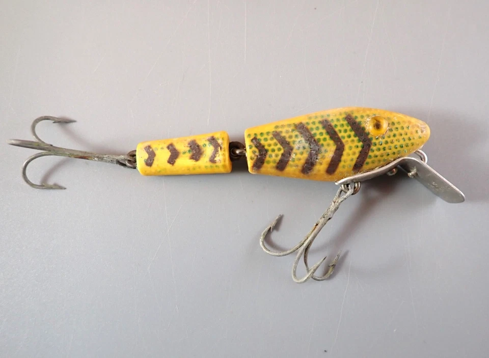 L & S Bass Master 3" Lure Model 25 Slow Sinker Jointed 1/2 Oz Yellow & Brown Box - Image 3 of 4