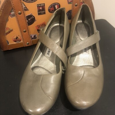 TSUBO Taupe Wedge with Strap Closure Size 9 (E0579) | eBay