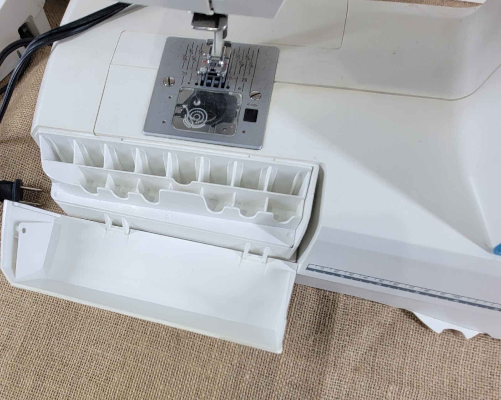 Husqvarna Viking Emerald 183 Sewing Machine w/ Foot Pedal, Power Cord, Manual eBay