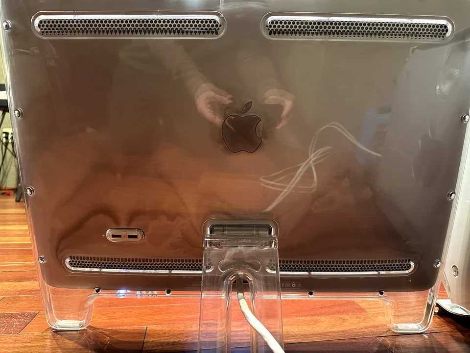 Apple PowerMac 2002 G4 incluye monitor de 22" Foto 3 de 4