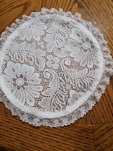 Collectible Beautiful Lace Doily Table Linen Off White 11" Ruffled Edge NICE - Picture 3 of 3