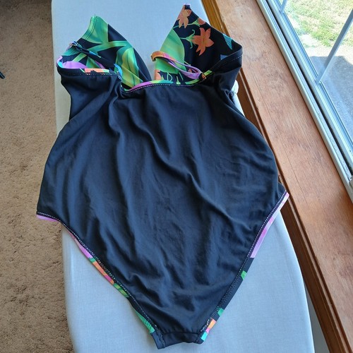 Freshwater Molded Cup Twist One-Piece Swimsuit XL black floral padded adjustable - Picture 7 of 11