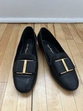 Salvatore Ferragamo Sarno Black Leather Ballet Flats With Leather Bows And Gold