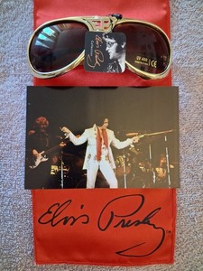 GAFAS DE SOL ELVIS PRESLEY TCB/EP DORADO Y ROJO FIRMA BUFANDA Y CONCIERTO FOTO LOTE 3