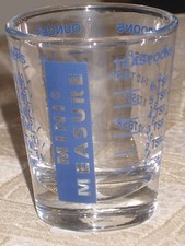 MINI TAZA MEDIDORA DE VIDRIO LÍNEAS AZULES