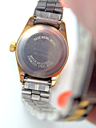 Women's Elegant TIMEX Water Resistant Classic Two-Tone Dress/Casual Wristwatch - Picture 4 of 4