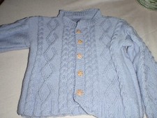 handgestrickte Kinderjacke,  flieder , Zopfmu...