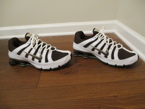 nike shox r4 marron