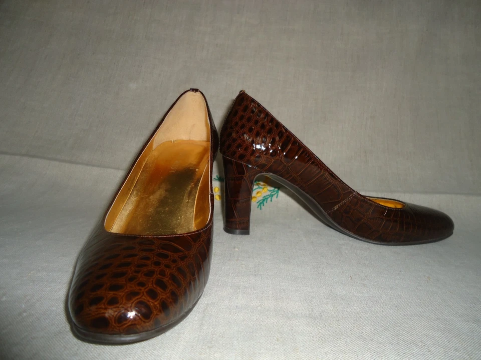 NINE WEST Tacones Marrón Imitación Piel de Caimán Damas Talla 7.5B Con Forro Dorado Usados en Excelente Condición Foto 4 de 4