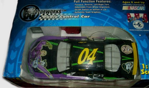 JUSTICE LEAGUE MOTORWORKS RADIO CONTROL CAR R/C 1:32 SCALE THE JOKER #04 NASCAR - Imagen 2 de 2
