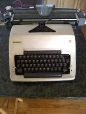 Olympia DeLuxe Typewriter Werke Ag. Wilhelmshaven Model West Germany  thumbnail