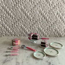 Tyco Kitchen Little Barbie 1:6 BIRTHDAY CAKE  Serving Pieces Cake Stand RARE