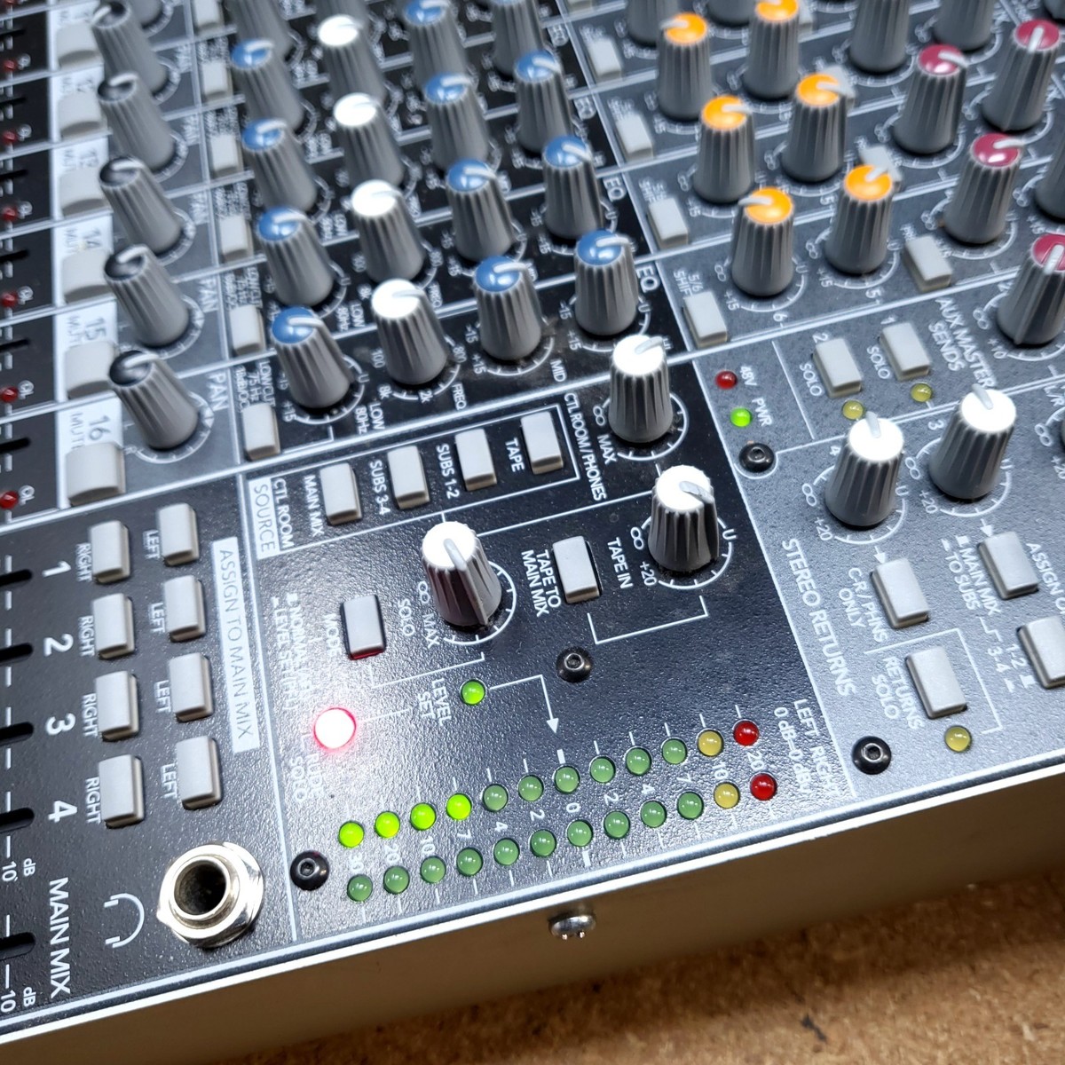 Mackie 1604-VLZ3 16-Channel Analog Mic Line Mixer XDR2 Preamp