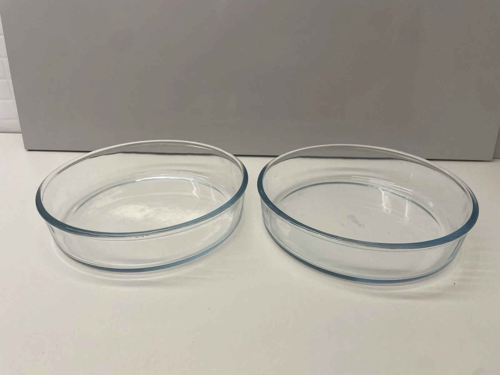 2 Round Glass PYREX Flan Pie Dishes - 21.2 x 5 cm - VGC
Opens in a new window or tab