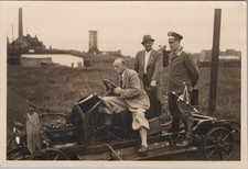 Photo, Wehrmacht, châssis de voiture et soldat de la Luftwaffe D/117