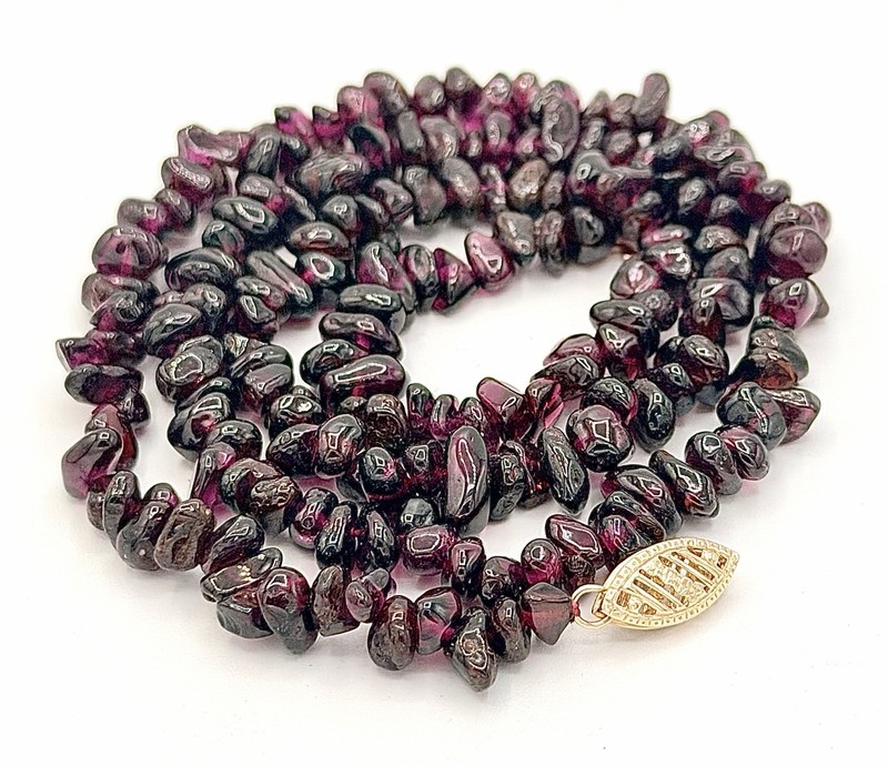Vintage Red Garnet Necklace Tumbled 5-7mm Beads With 14k Yellow Gold Clasp 18”L