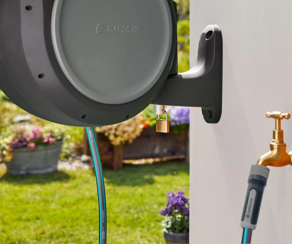 Carrete de manguera de jardín retráctil GARDENA 20505, 100' con roscas de manguera de EE. UU. - 100' X 1 Foto 2 de 4