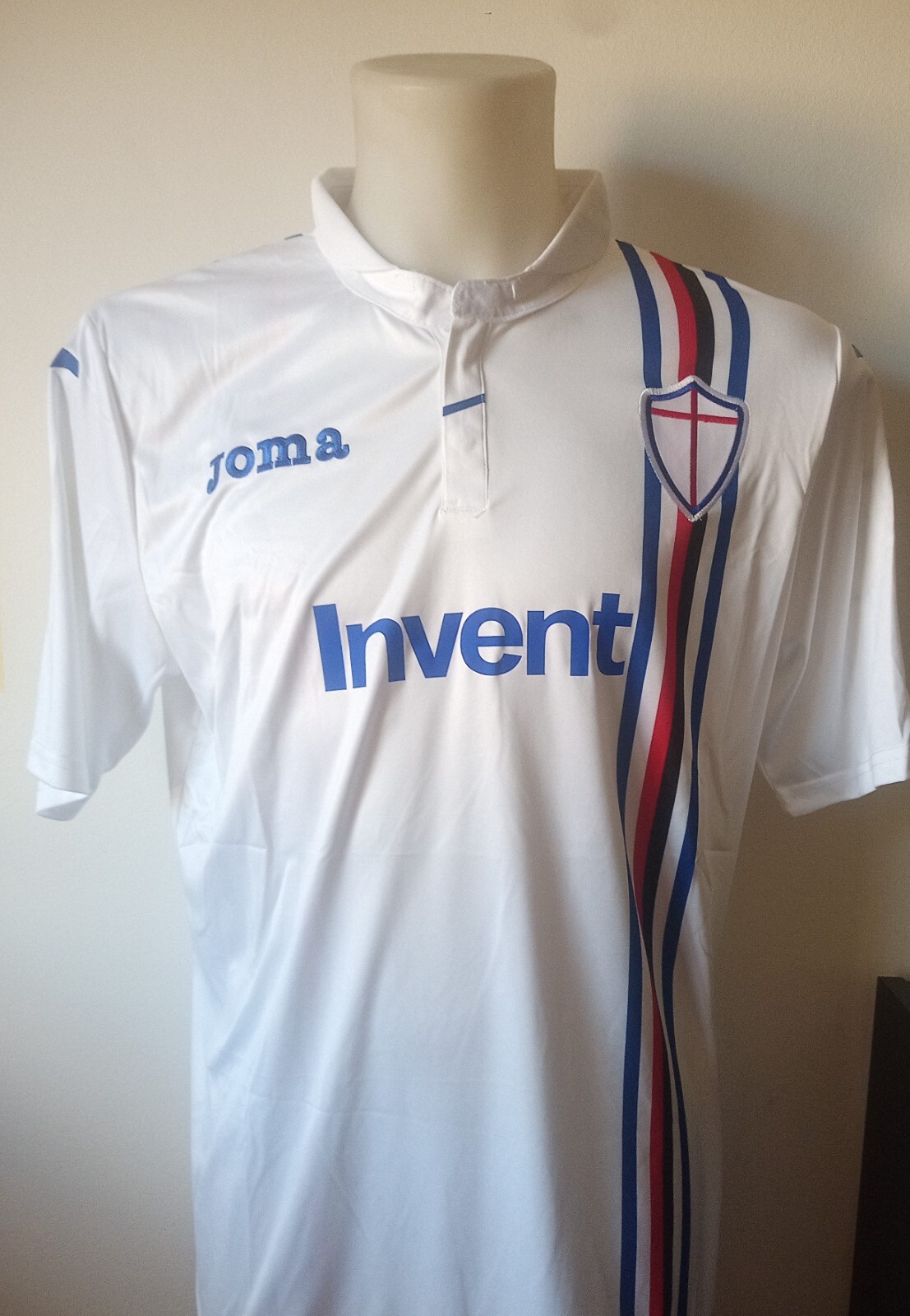 Foto 1 di 8