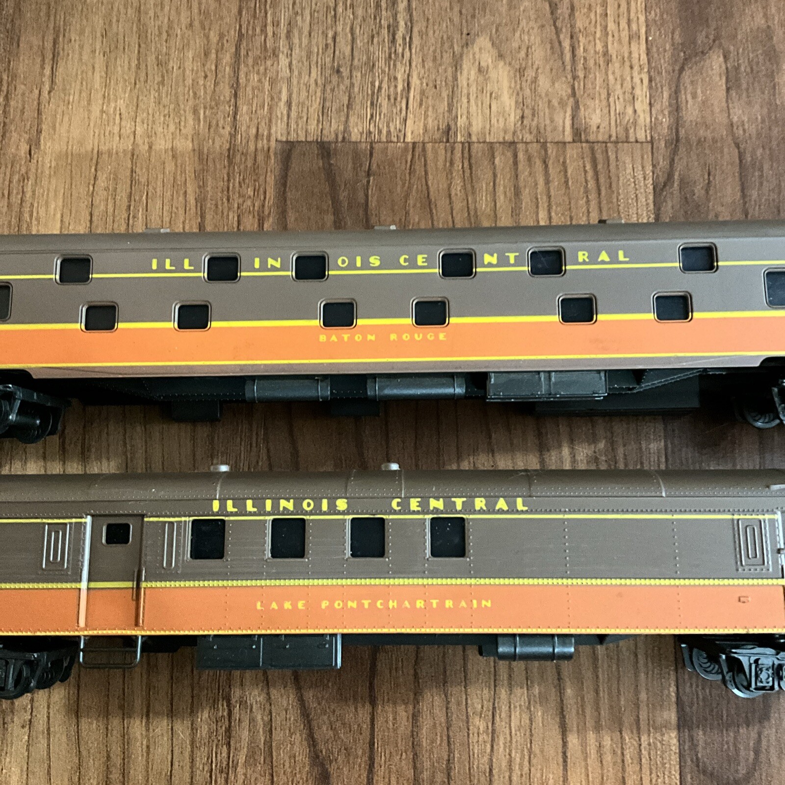 Rivarossi HO Scale Illinois Central Passenger Car Lot + Tempo 4022