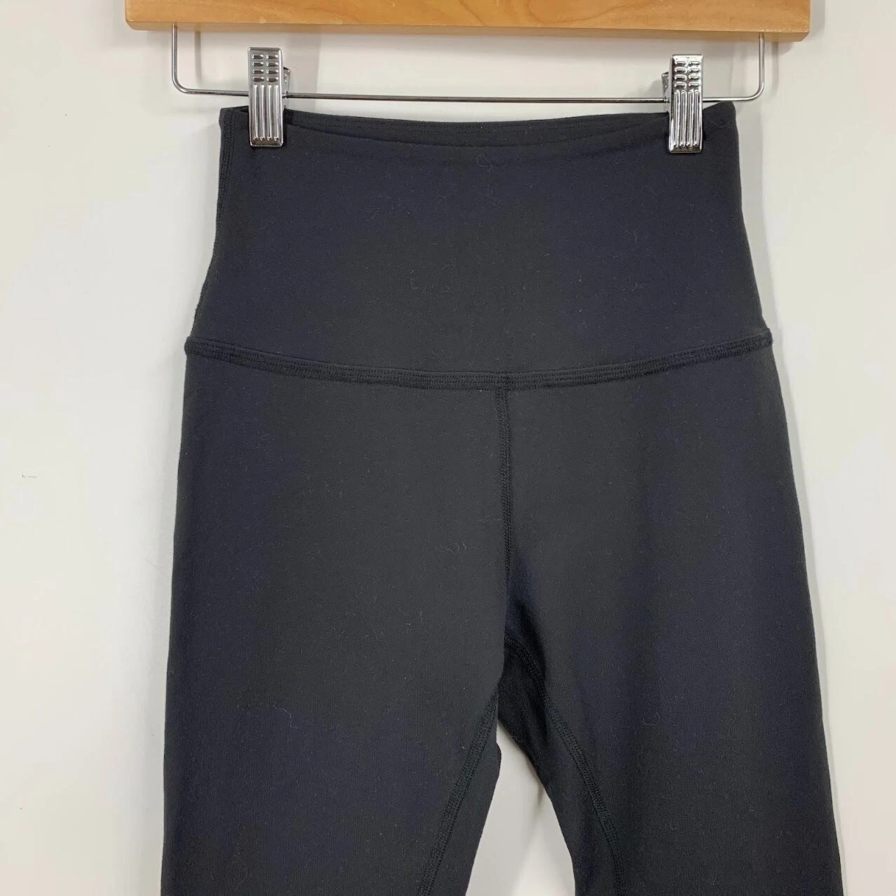 beyond-yoga caught in the midi high waisted cropped leggings