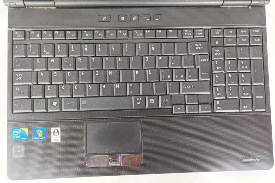 Toshiba S500 Notebook PC i3 M370 4gb DDR3 256gb SSD MiniDP Esata DVD Windows 10 - Immagine 2 di 4