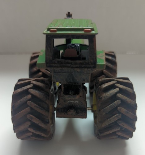 ETRL John Deere 8310 Tractor Ultra Ultra Rare Premier Muddy Series 1:64 - Picture 4 of 8