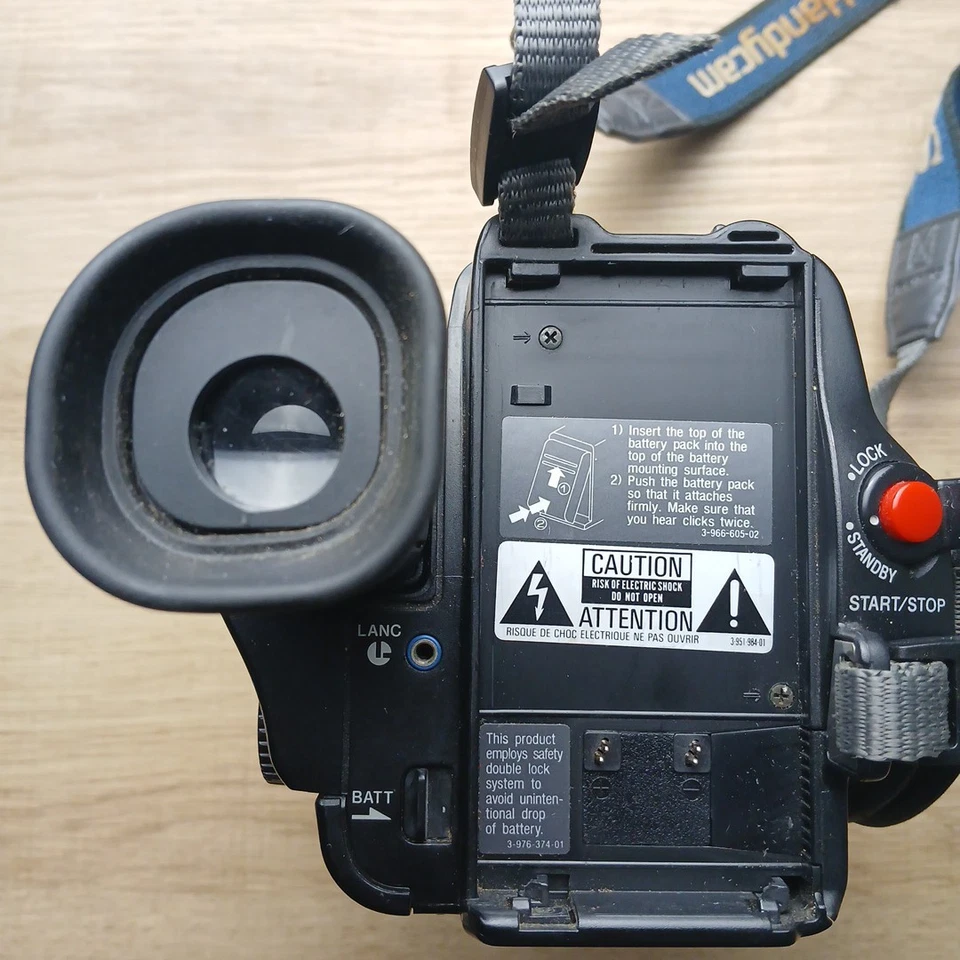 Sony Handycam CCD-TR66 8mm Camcorder Vintage Bag/Charger *Read Description* - Image 4 of 4