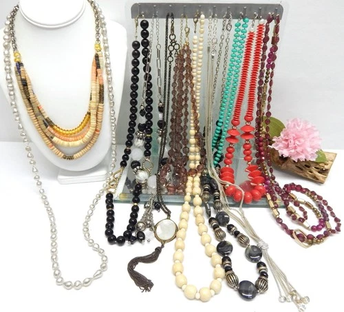 VINTAGE TO NOW FASHION COSTUME JEWELRY NECKLACE LOT ASSORTED TYPES & MATERIALS
