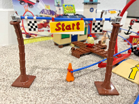 LEGO 4982 SpongeBob Mrs. Puff&rsquo;s Boating School 99% Complete w/ Figs