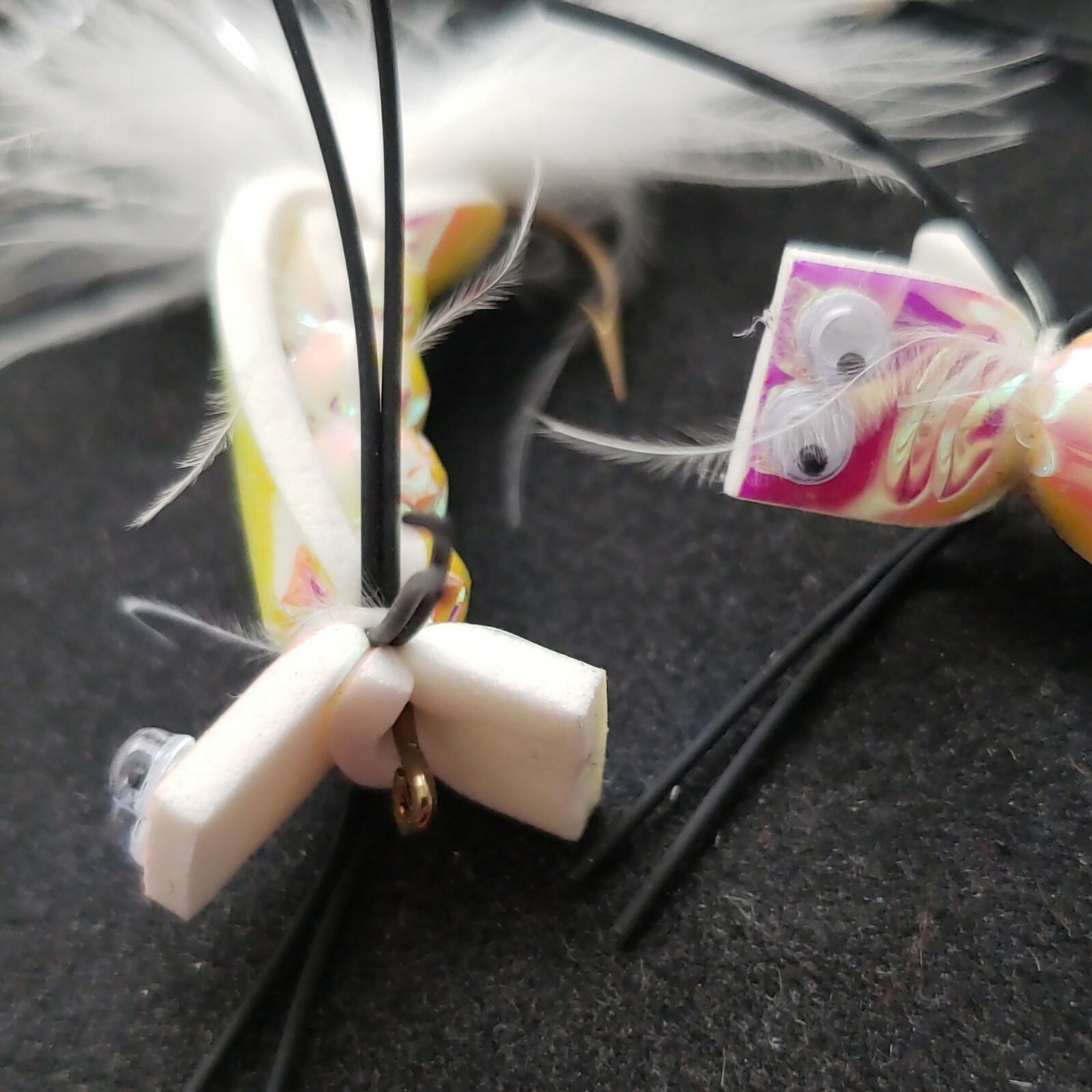 BASS FLIES SIZE 10 FROGS WHITE FRONTIER ELECTRIC FLY FISHING POPPERS - Image 2