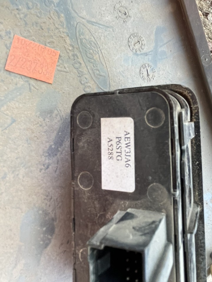 In-Dash Auxiliary Upfitter Switch Panel For Ford F250 F350 05-07 5C3Z14A303AA