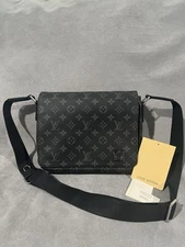 Louis Vuitton Auth Men Black Monogram Eclipse District Bag Messenger