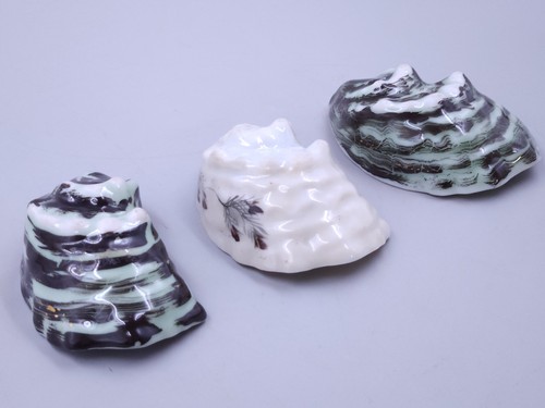 Set 3 Porcelain Oyster Shooter Hand Painted Shell Bowls - Picture 5 of 22