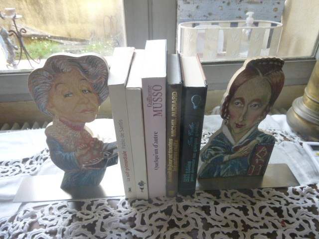 Serre-livres d'art Bernhard Siller caricatures littéraires en acier noir