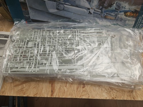Revell Schnellboot German Fast S-100 Class 1/72 Model Kit 05051 2001 - Picture 5 of 10