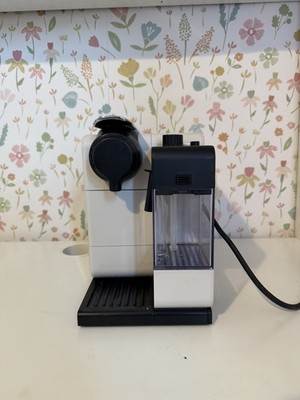 De'Longhi Lattissima Touch Nespresso Kapsel Kaffeemaschine - Weiß Creme 