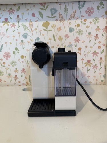 De'Longhi Lattissima Touch Nespresso Kapsel Kaffeemaschine - Weiß Creme