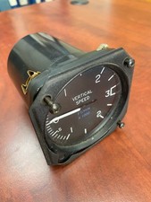 UNITED INSTRUMENTS VERTICAL SPEED INDICATOR P/N 7030 CESSNA P/N C661035-0101