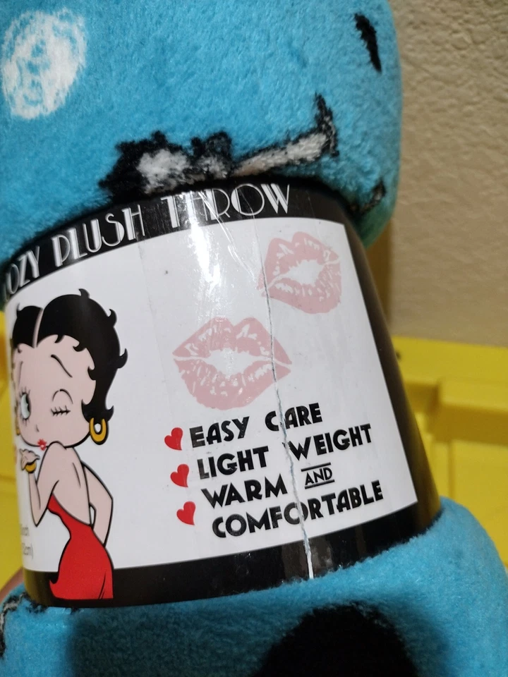 BETTY BOOP COZY PLUSH THROW 50 X 60 BETTY BOOP KISSES SOFT PLUSH  BLANKET BLUE - Image 3 of 3