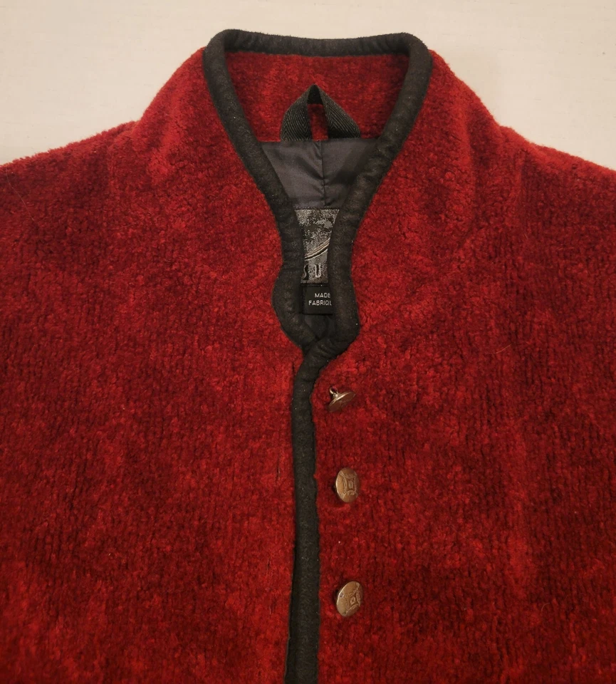 Chaqueta corta suave Tsunami borgoña con botones metálicos con ribete negro Foto 3 de 4