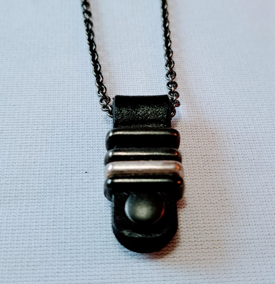 Collar de cuero de acero inoxidable Diesel para hombre Foto 4 de 4