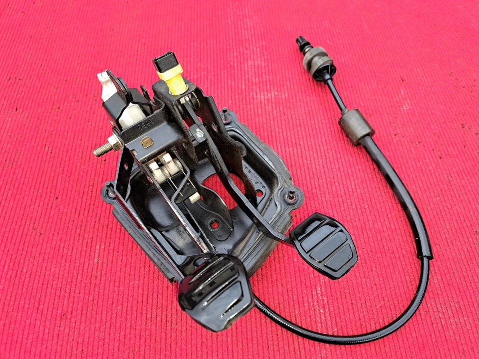 Renault Megane Scenic Bj.97 Pedalblock + Kupplungszug - Bild 1 von 4