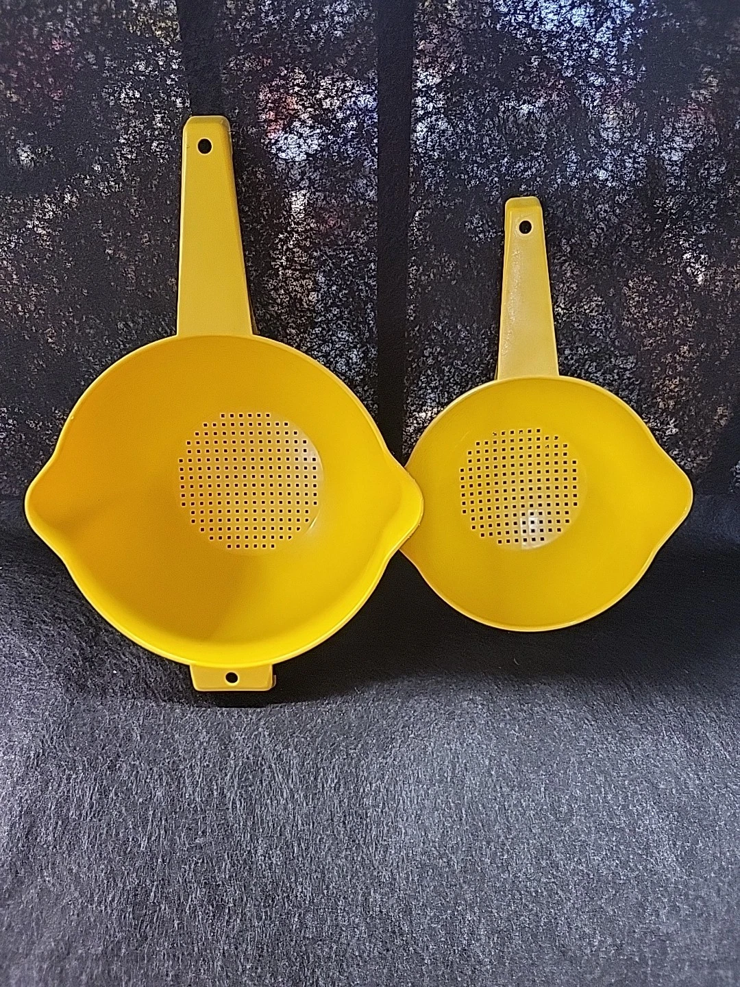 Vintage Tupperware Yellow Colander Strainer Set (2) 1qt #1200 & 2qt #1523 Retro
