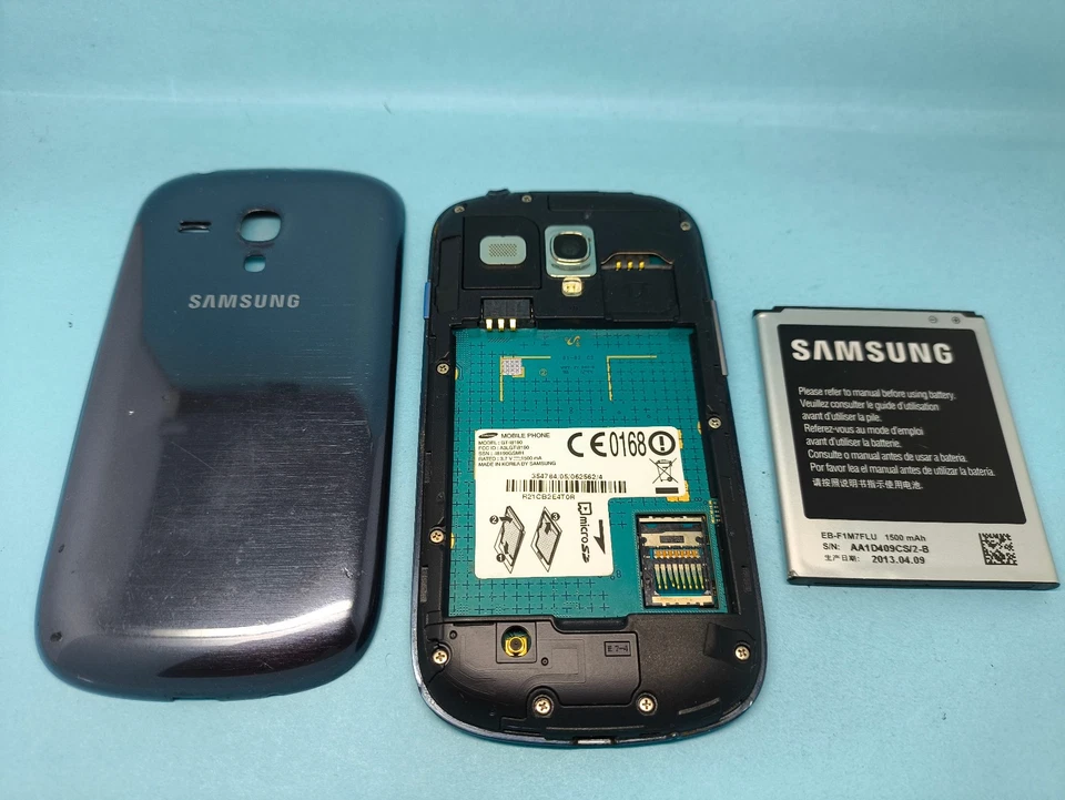 Samsung Galaxy S III Mini GT-I8190 Pebble Blue (Unlocked) Smartphone - Image 4 of 4