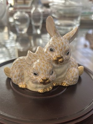 Herend Butterscotch Fishnet Snuggling Bunnies