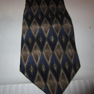 FERUCC1  NICE DIAMOND PATTERN MENS NECK TIE  A GREAT FIND