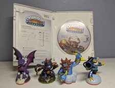Skylanders Giants Game For Wii W/ 4 Figures - Lightning Bolt,Cynder,Jet Vac,Spyr