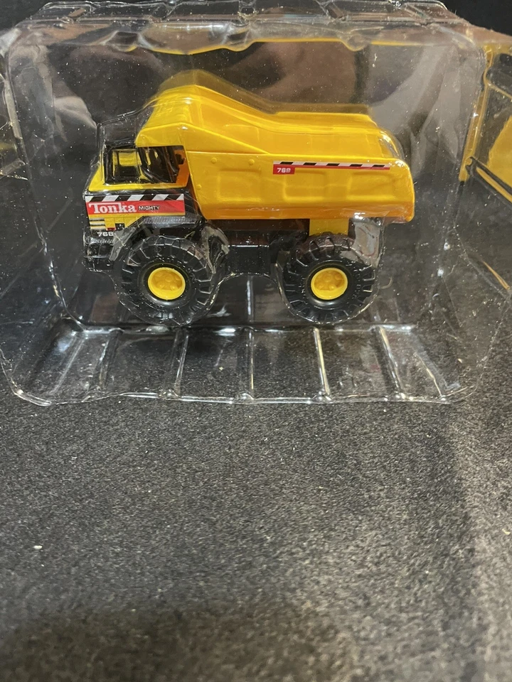 Cargador frontal Maisto Hasbro Tonka Mini Mighty 728 de colección y camión de volteo 768 Foto 3 de 4